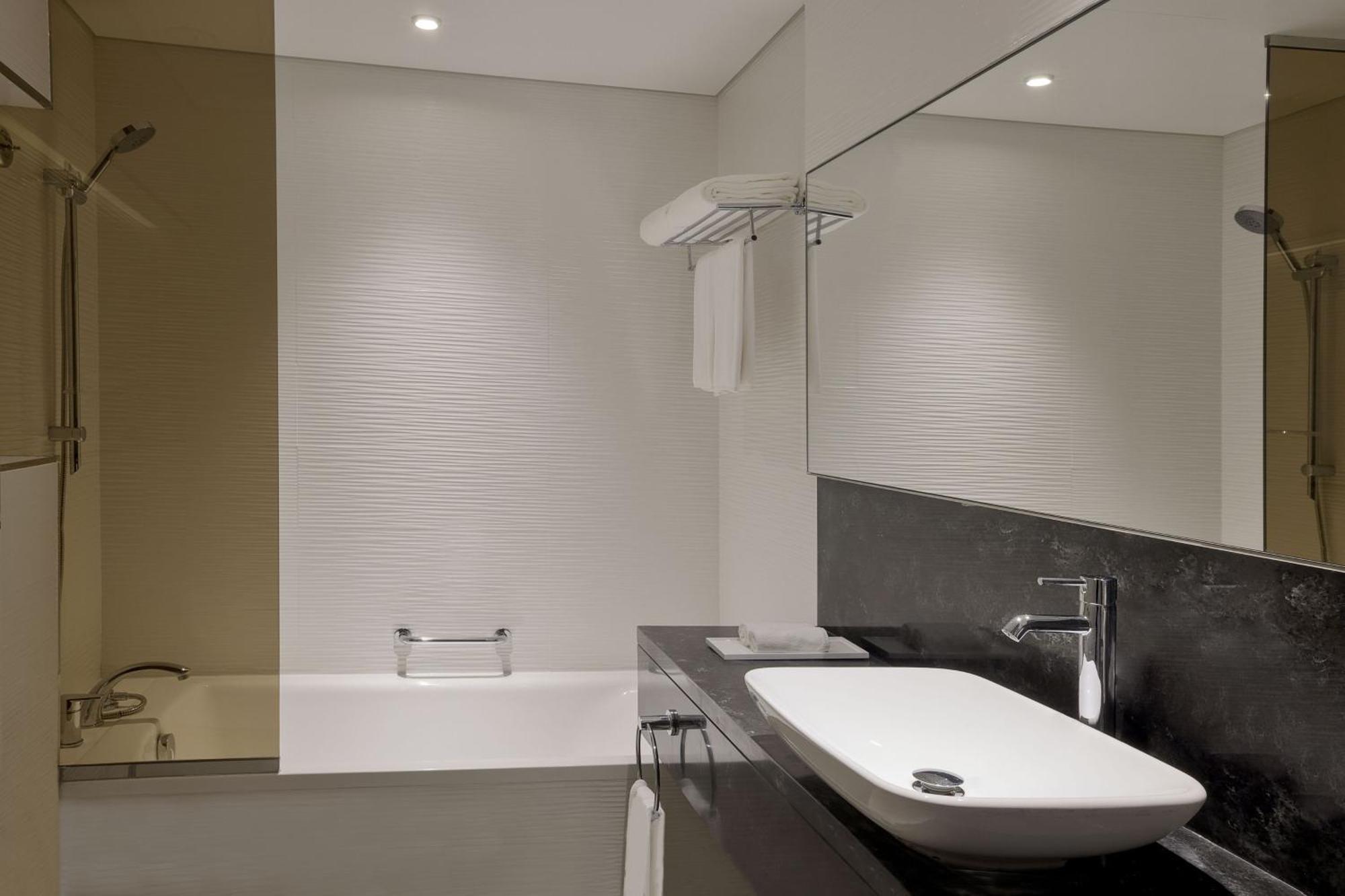 The First Collection Dubai Waterfront Hotel Bagian luar foto